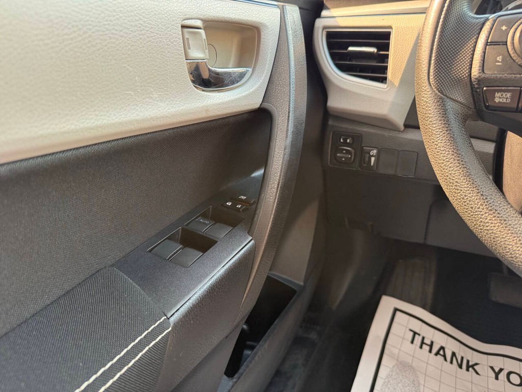 Toyota Corolla Vehicle Full-screen Gallery Image 35