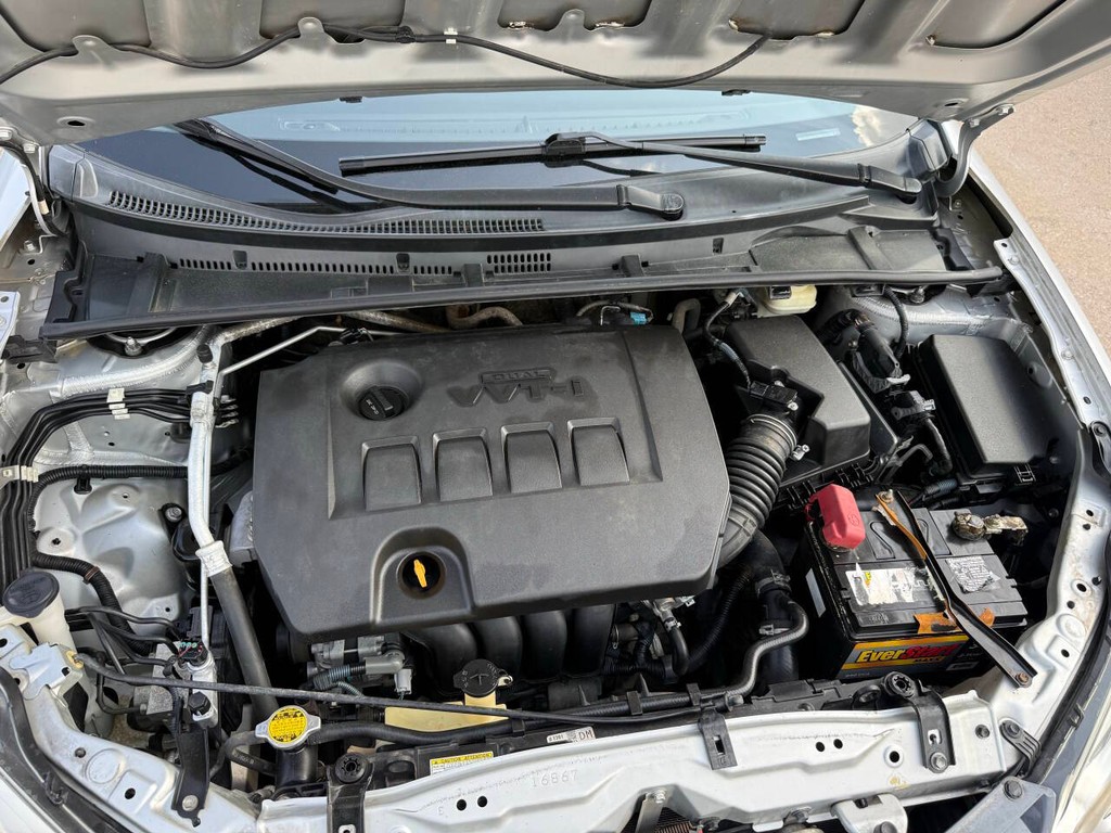 Toyota Corolla Vehicle Full-screen Gallery Image 39