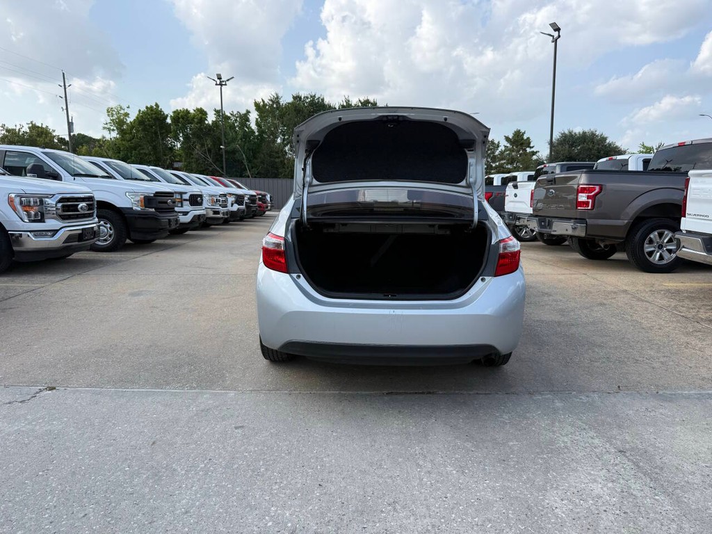 Toyota Corolla Vehicle Full-screen Gallery Image 41
