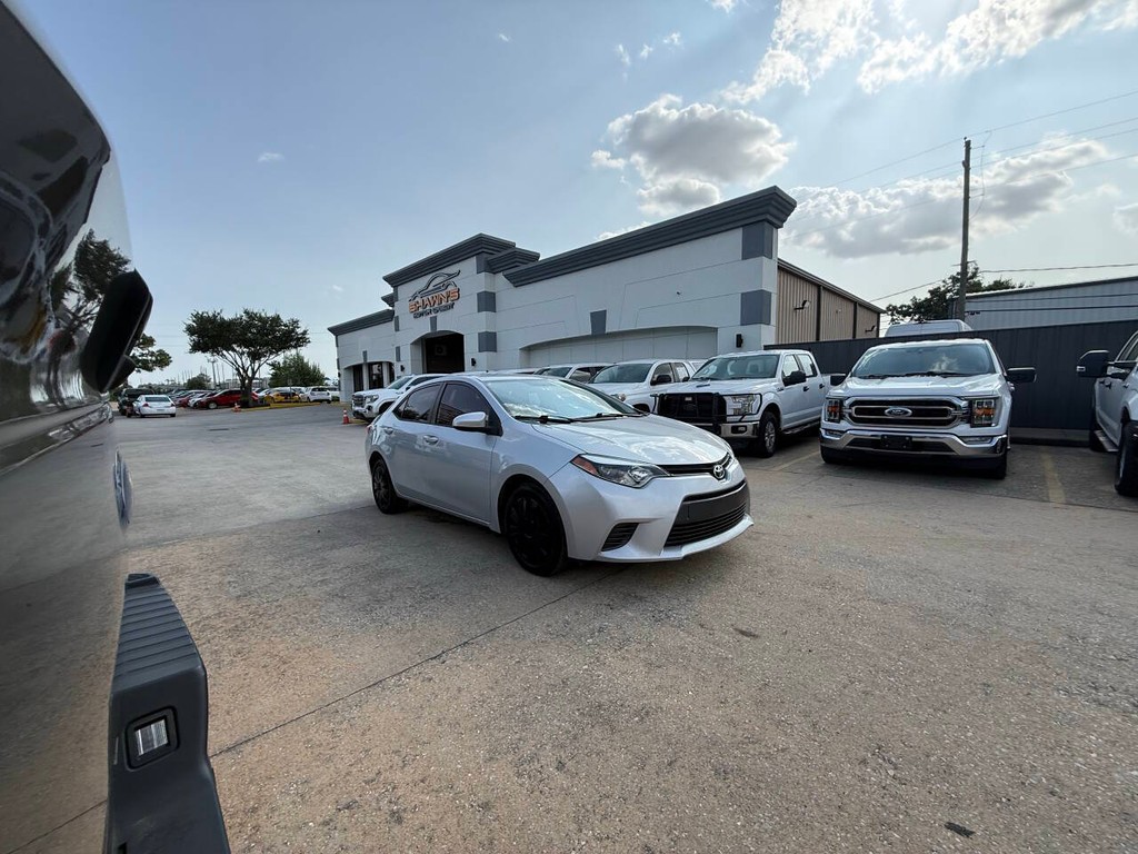 Toyota Corolla Vehicle Full-screen Gallery Image 47