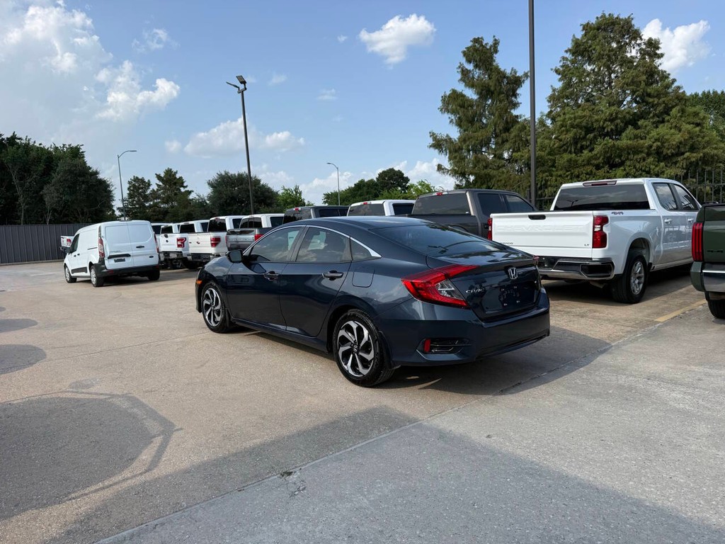Honda Civic Sedan Vehicle Full-screen Gallery Image 04