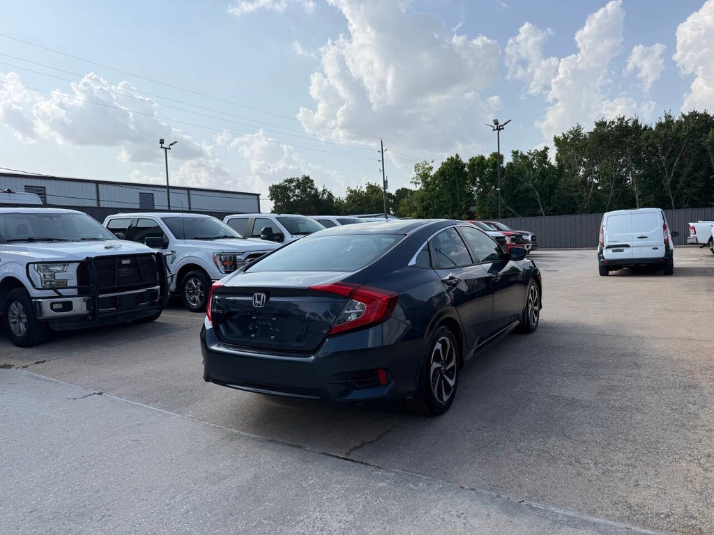 Honda Civic Sedan Vehicle Full-screen Gallery Image 05