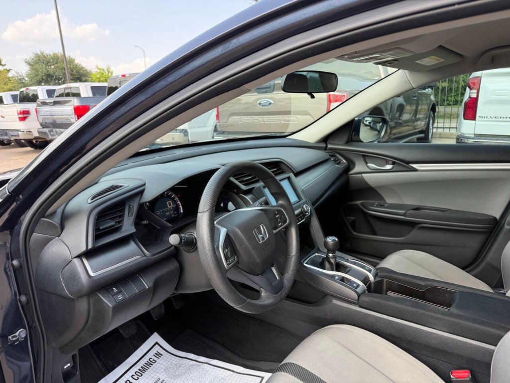 Honda Civic Sedan Vehicle Full-screen Gallery Image 06