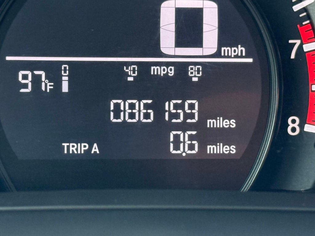 Honda Civic Sedan Vehicle Full-screen Gallery Image 30