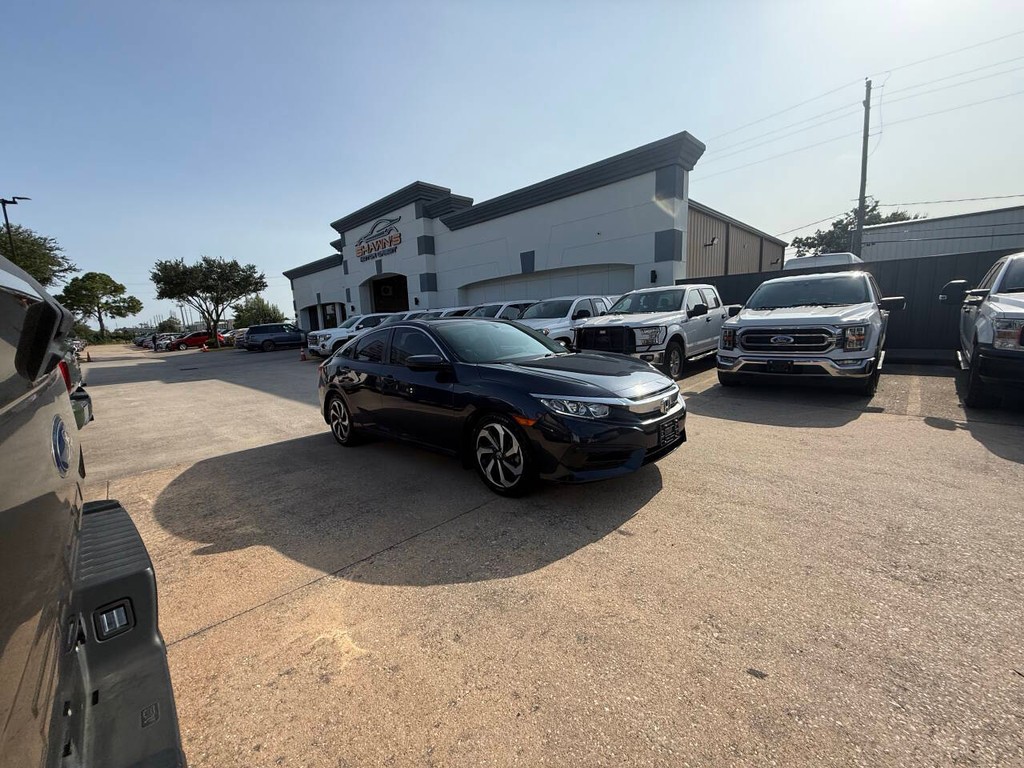 Honda Civic Sedan Vehicle Full-screen Gallery Image 40