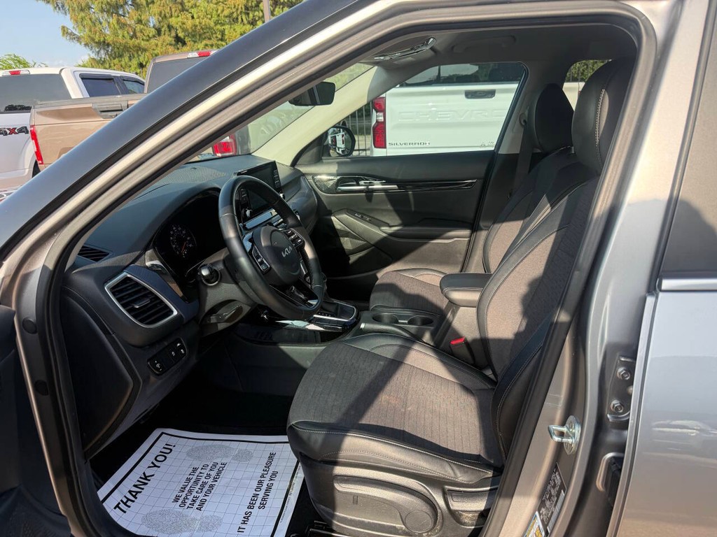 Kia Seltos Vehicle Full-screen Gallery Image 07