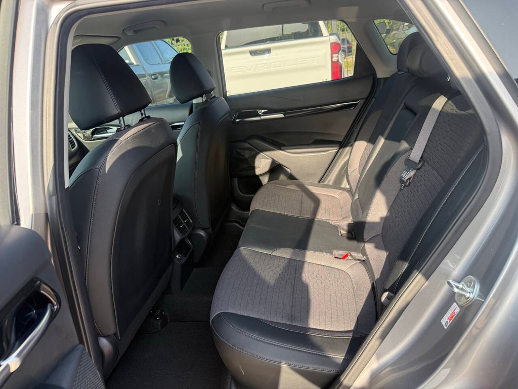 Kia Seltos Vehicle Full-screen Gallery Image 13