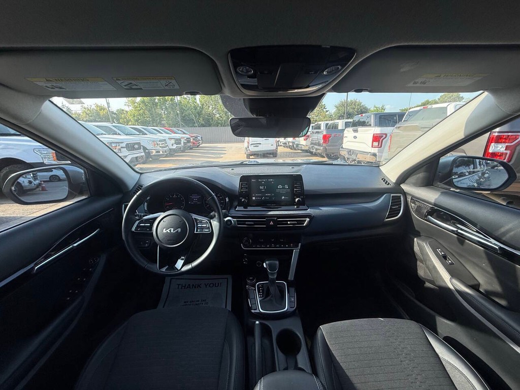 Kia Seltos Vehicle Full-screen Gallery Image 18
