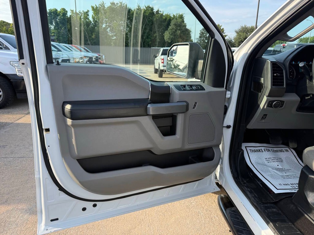 Ford F-150 Vehicle Full-screen Gallery Image 08