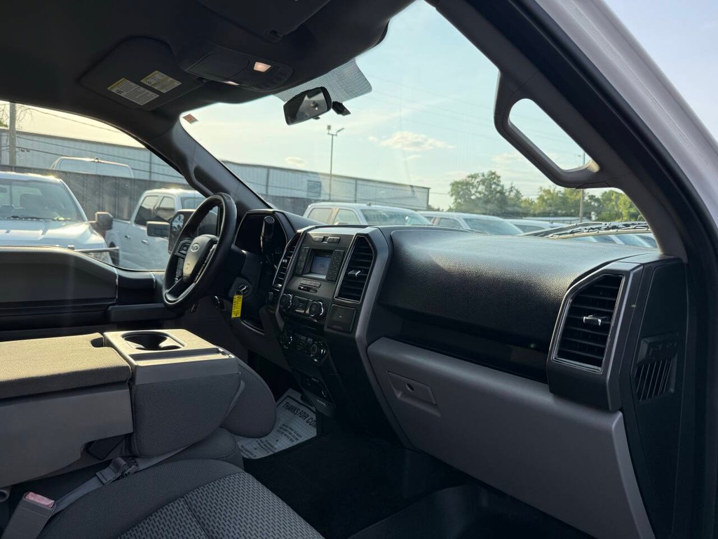 Ford F-150 Vehicle Full-screen Gallery Image 09