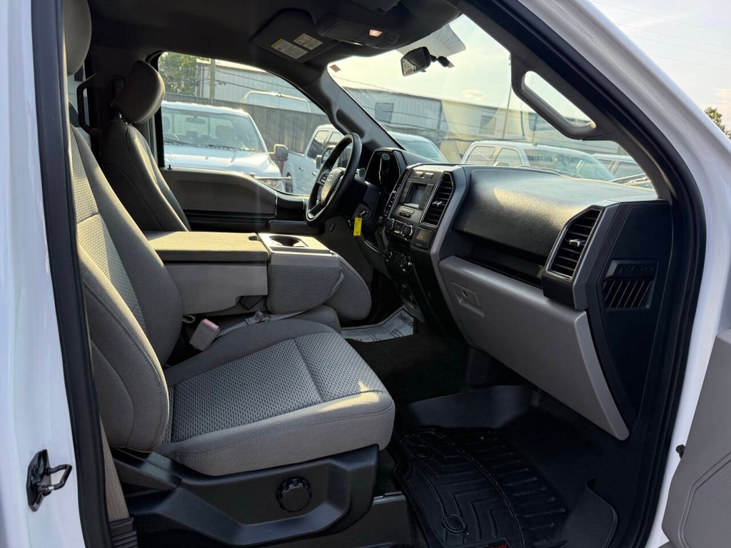 Ford F-150 Vehicle Full-screen Gallery Image 10