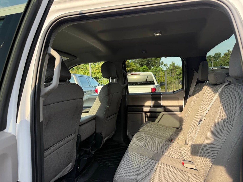 Ford F-150 Vehicle Full-screen Gallery Image 12
