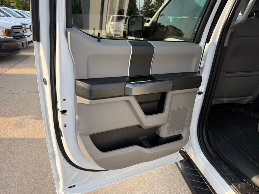 Ford F-150 Vehicle Full-screen Gallery Image 14
