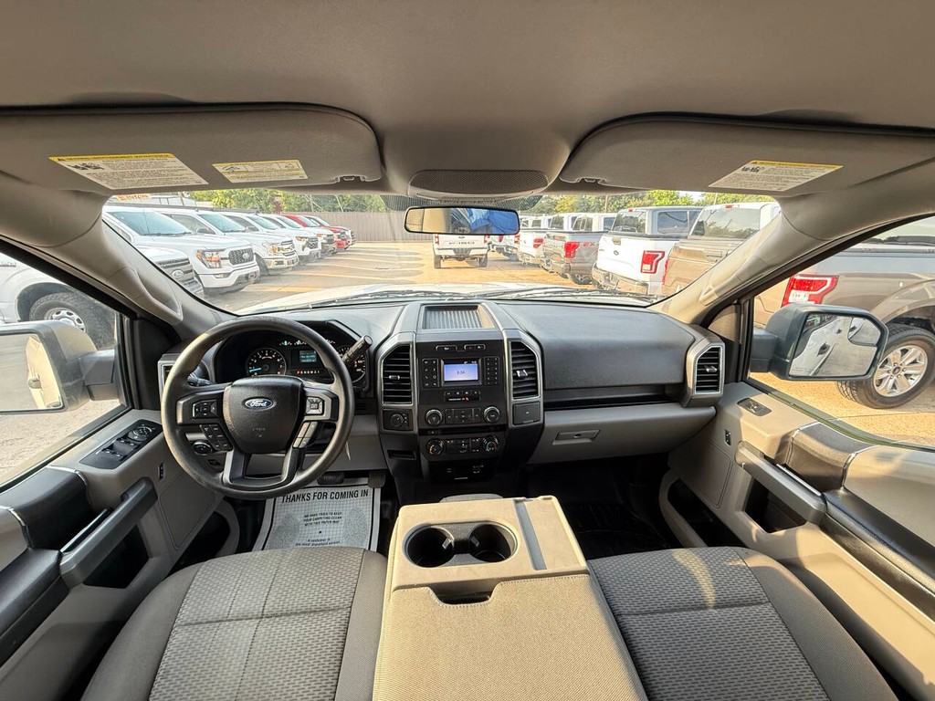 Ford F-150 Vehicle Full-screen Gallery Image 18