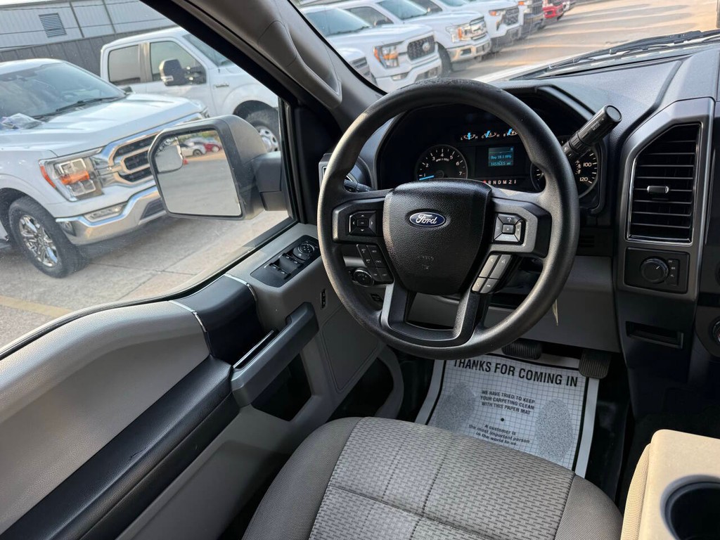 Ford F-150 Vehicle Full-screen Gallery Image 19