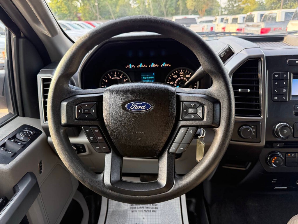 Ford F-150 Vehicle Full-screen Gallery Image 22