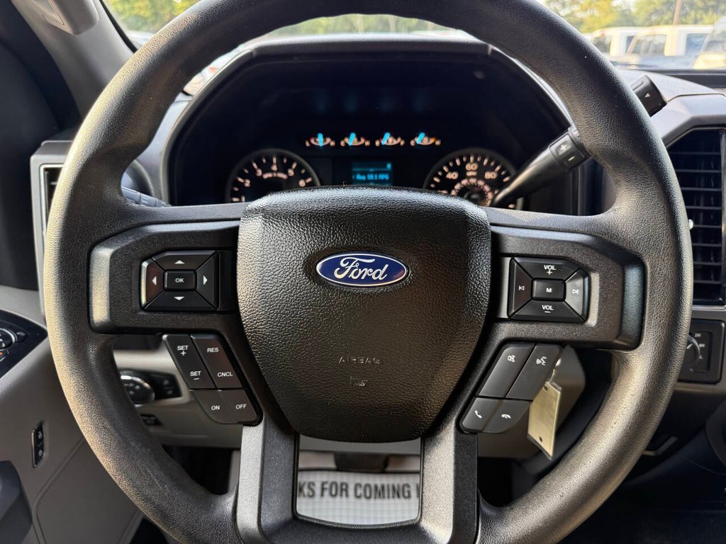 Ford F-150 Vehicle Full-screen Gallery Image 23