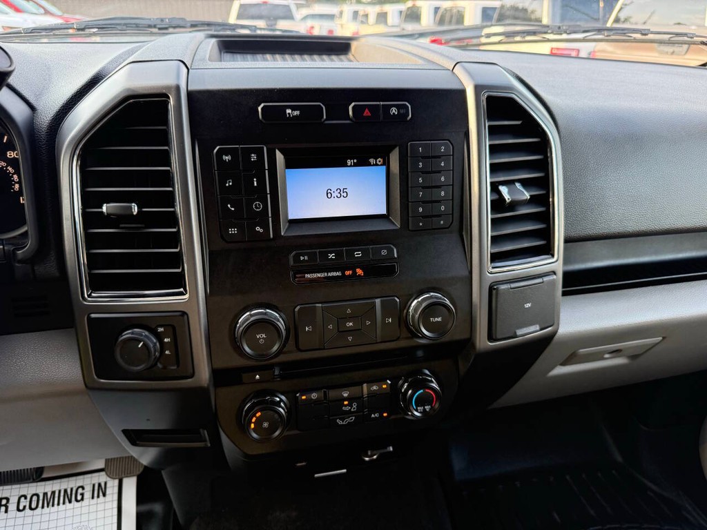 Ford F-150 Vehicle Full-screen Gallery Image 24