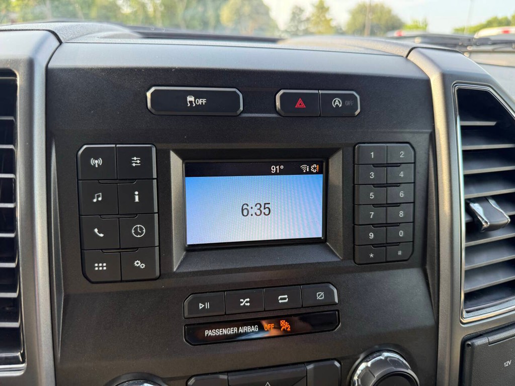 Ford F-150 Vehicle Full-screen Gallery Image 27