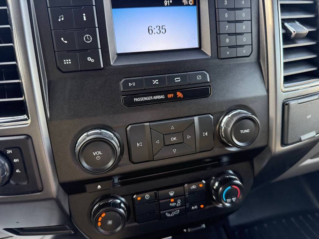 Ford F-150 Vehicle Full-screen Gallery Image 28