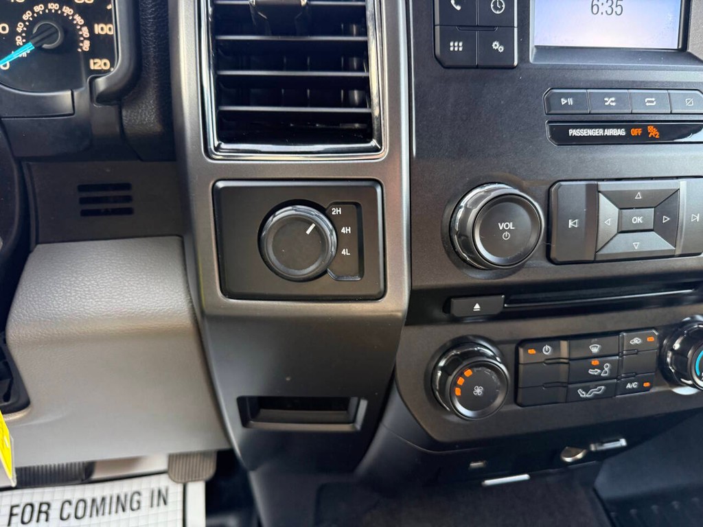 Ford F-150 Vehicle Full-screen Gallery Image 29