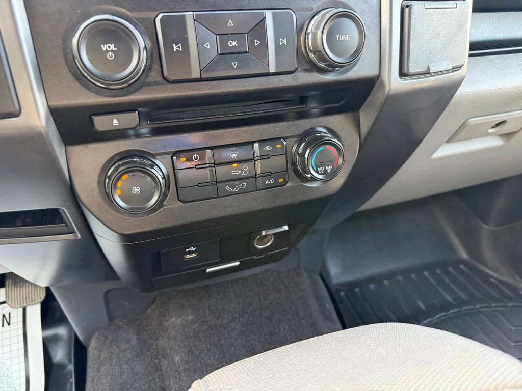 Ford F-150 Vehicle Full-screen Gallery Image 30