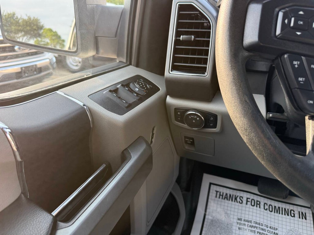Ford F-150 Vehicle Full-screen Gallery Image 31
