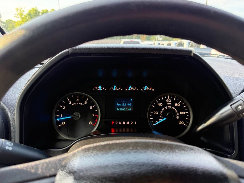 Ford F-150 Vehicle Full-screen Gallery Image 32