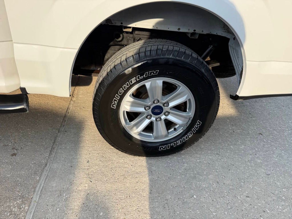 Ford F-150 Vehicle Full-screen Gallery Image 36