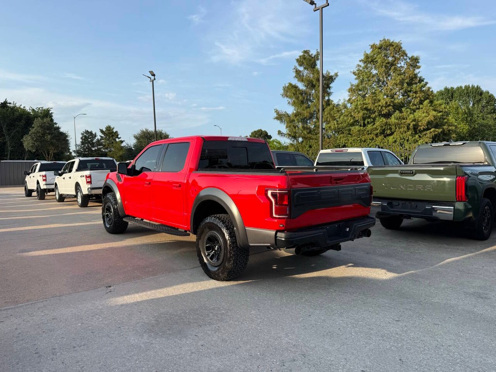 Ford F-150 Vehicle Full-screen Gallery Image 04