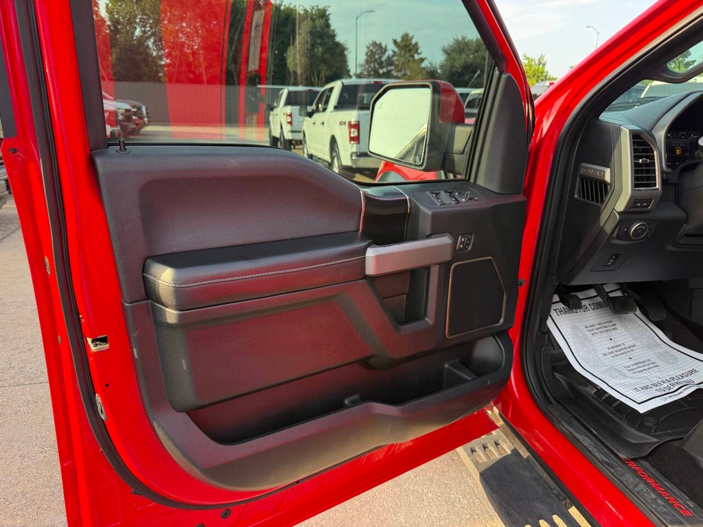 Ford F-150 Vehicle Full-screen Gallery Image 08