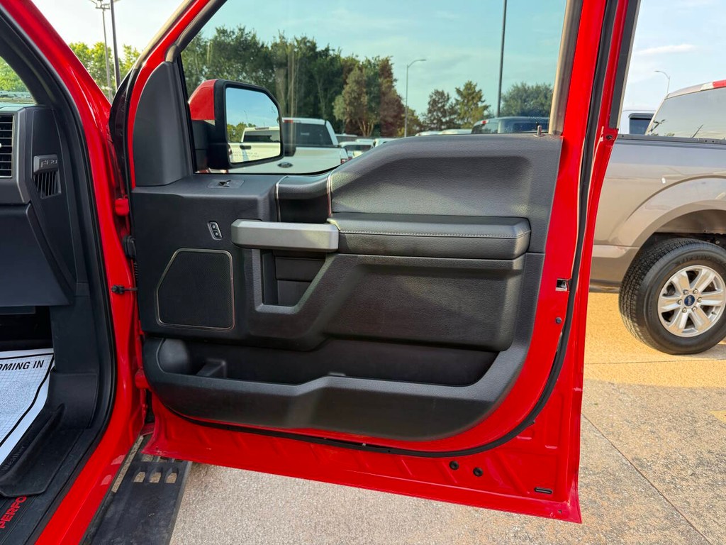 Ford F-150 Vehicle Full-screen Gallery Image 11