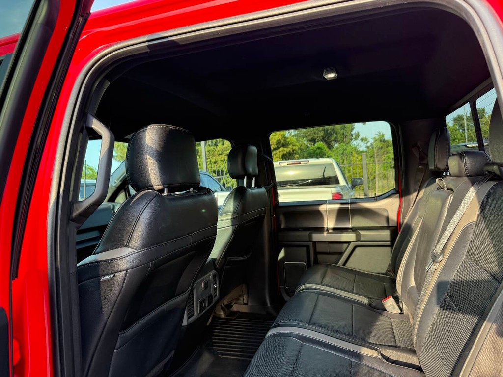 Ford F-150 Vehicle Full-screen Gallery Image 12