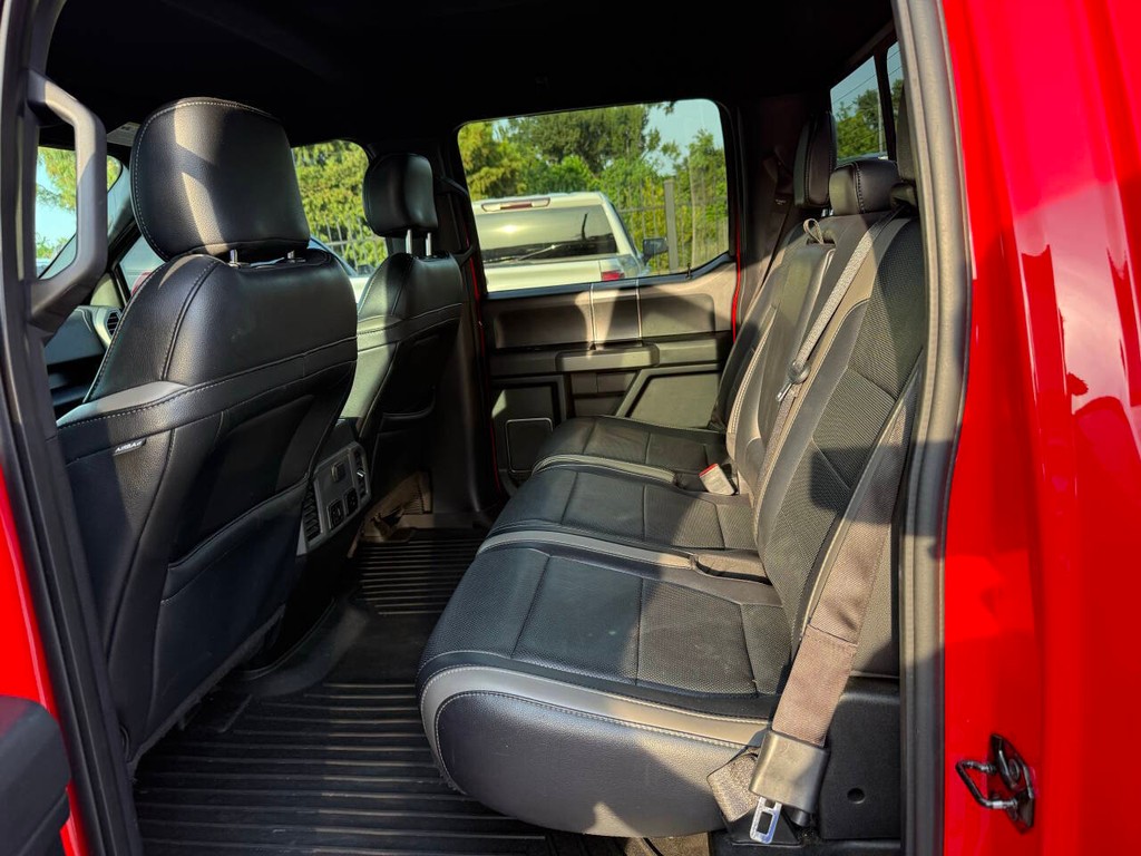 Ford F-150 Vehicle Full-screen Gallery Image 13
