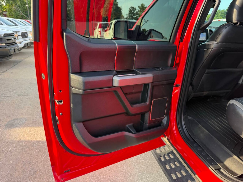 Ford F-150 Vehicle Full-screen Gallery Image 14