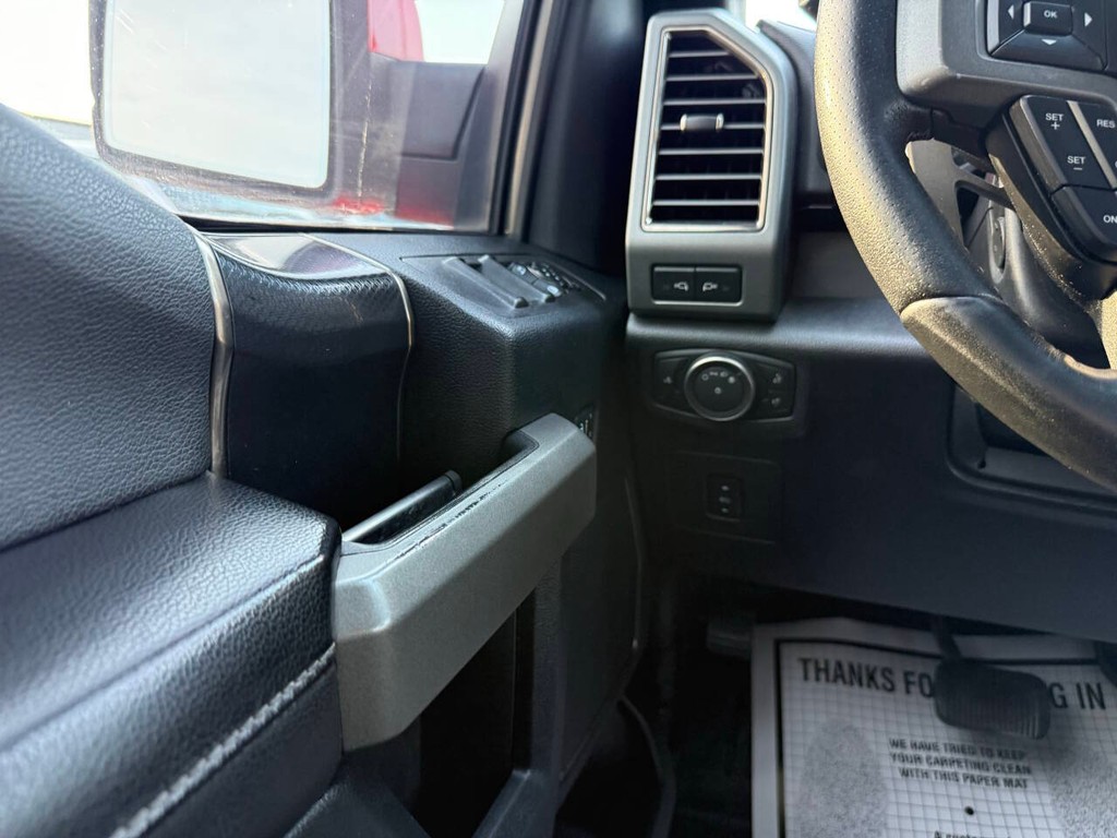 Ford F-150 Vehicle Full-screen Gallery Image 31