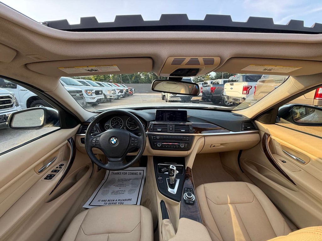 BMW 3 Series Vehicle Full-screen Gallery Image 19