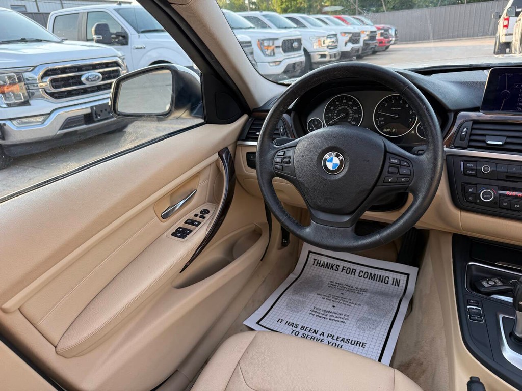 BMW 3 Series Vehicle Full-screen Gallery Image 20