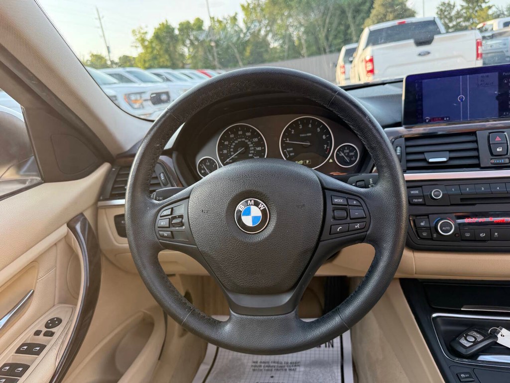 BMW 3 Series Vehicle Full-screen Gallery Image 22