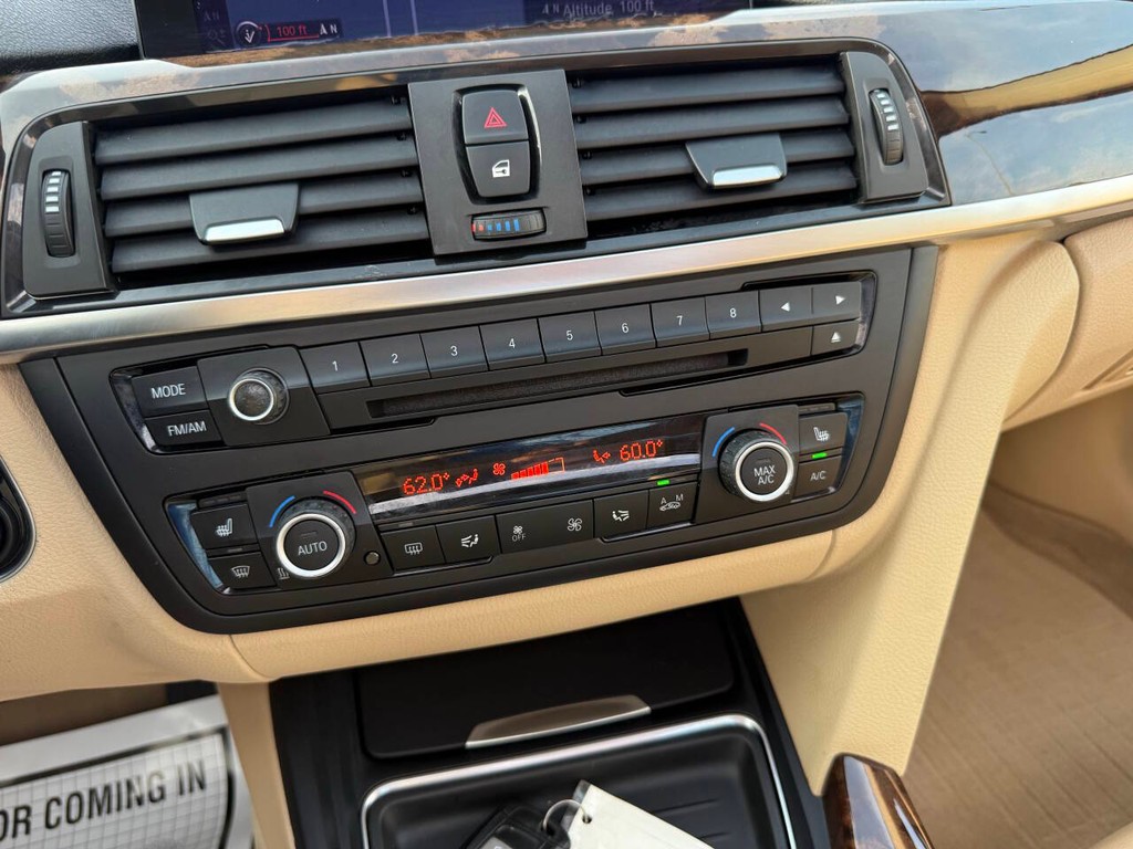 BMW 3 Series Vehicle Full-screen Gallery Image 27