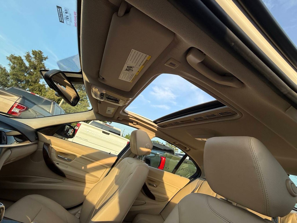 BMW 3 Series Vehicle Full-screen Gallery Image 32