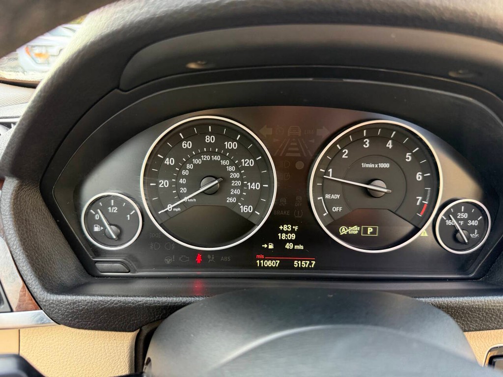 BMW 3 Series Vehicle Full-screen Gallery Image 33