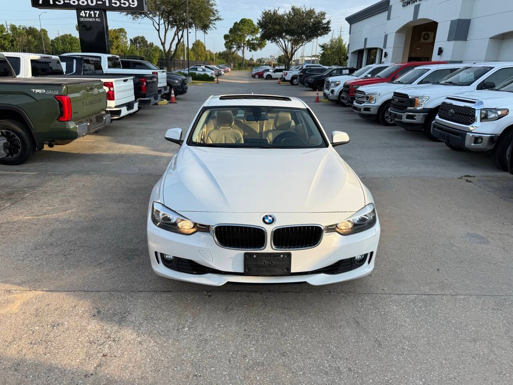 BMW 3 Series Vehicle Full-screen Gallery Image 40