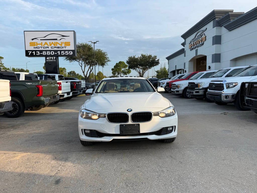BMW 3 Series Vehicle Full-screen Gallery Image 41