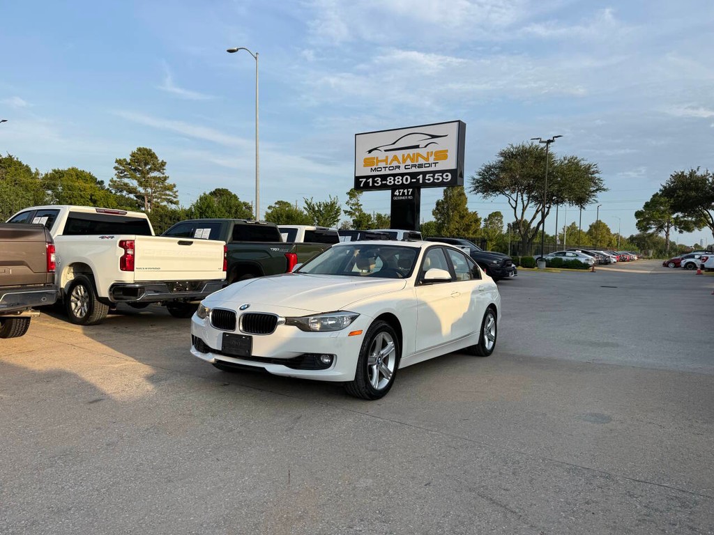 BMW 3 Series Vehicle Full-screen Gallery Image 43
