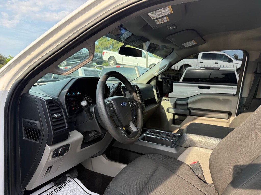 Ford F-150 Vehicle Full-screen Gallery Image 06