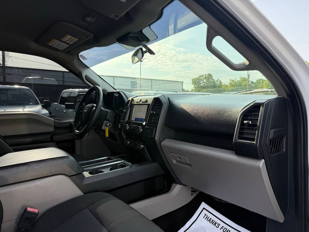 Ford F-150 Vehicle Full-screen Gallery Image 09