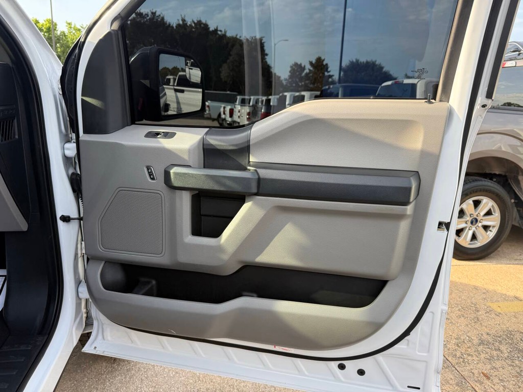 Ford F-150 Vehicle Full-screen Gallery Image 11