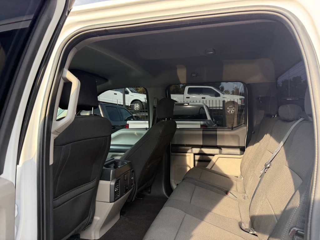 Ford F-150 Vehicle Full-screen Gallery Image 12