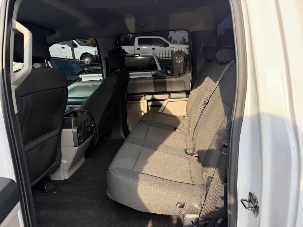 Ford F-150 Vehicle Full-screen Gallery Image 13